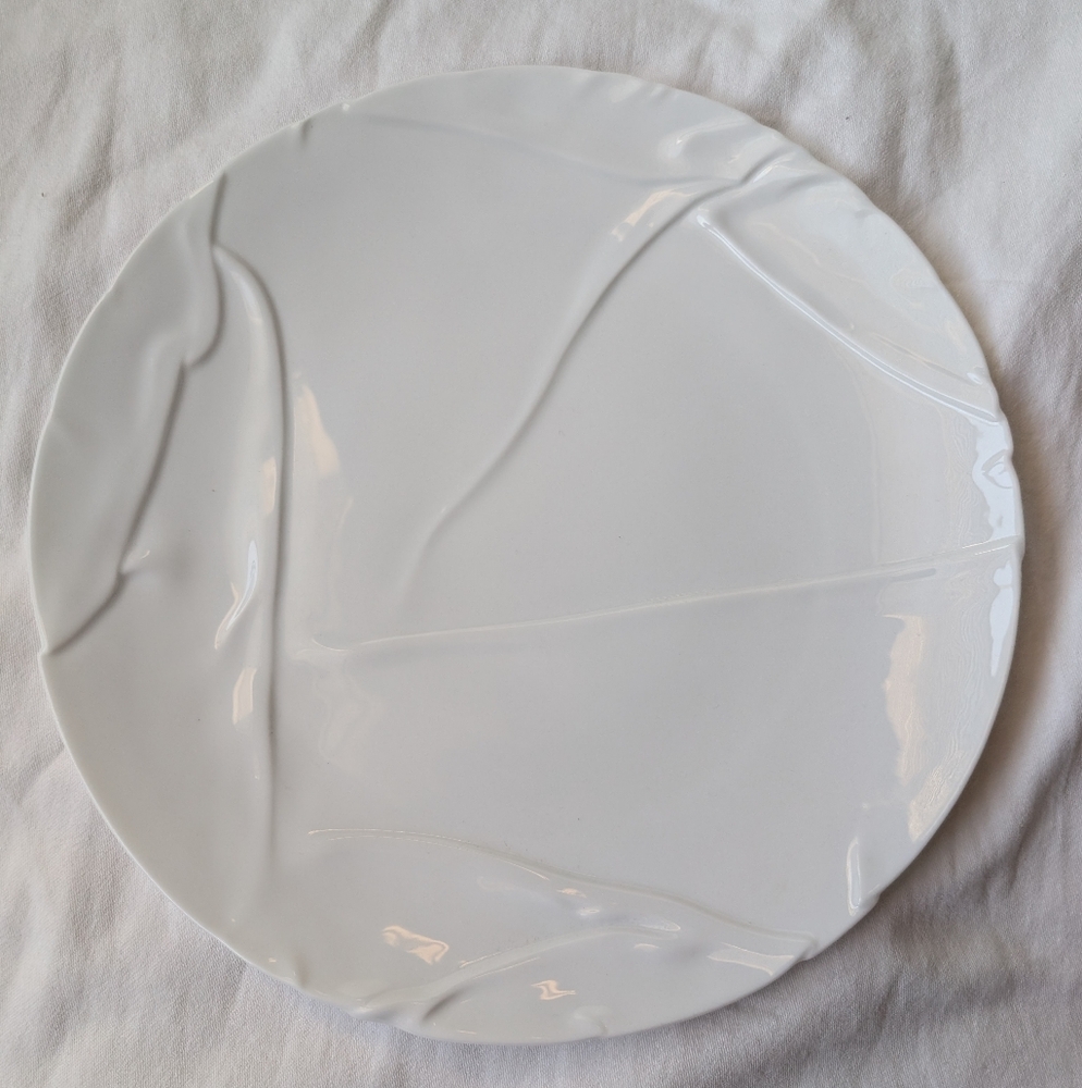 Angela Cummings Arita Porcelain Crumpled  Dinner Serving Plate Discontinued
